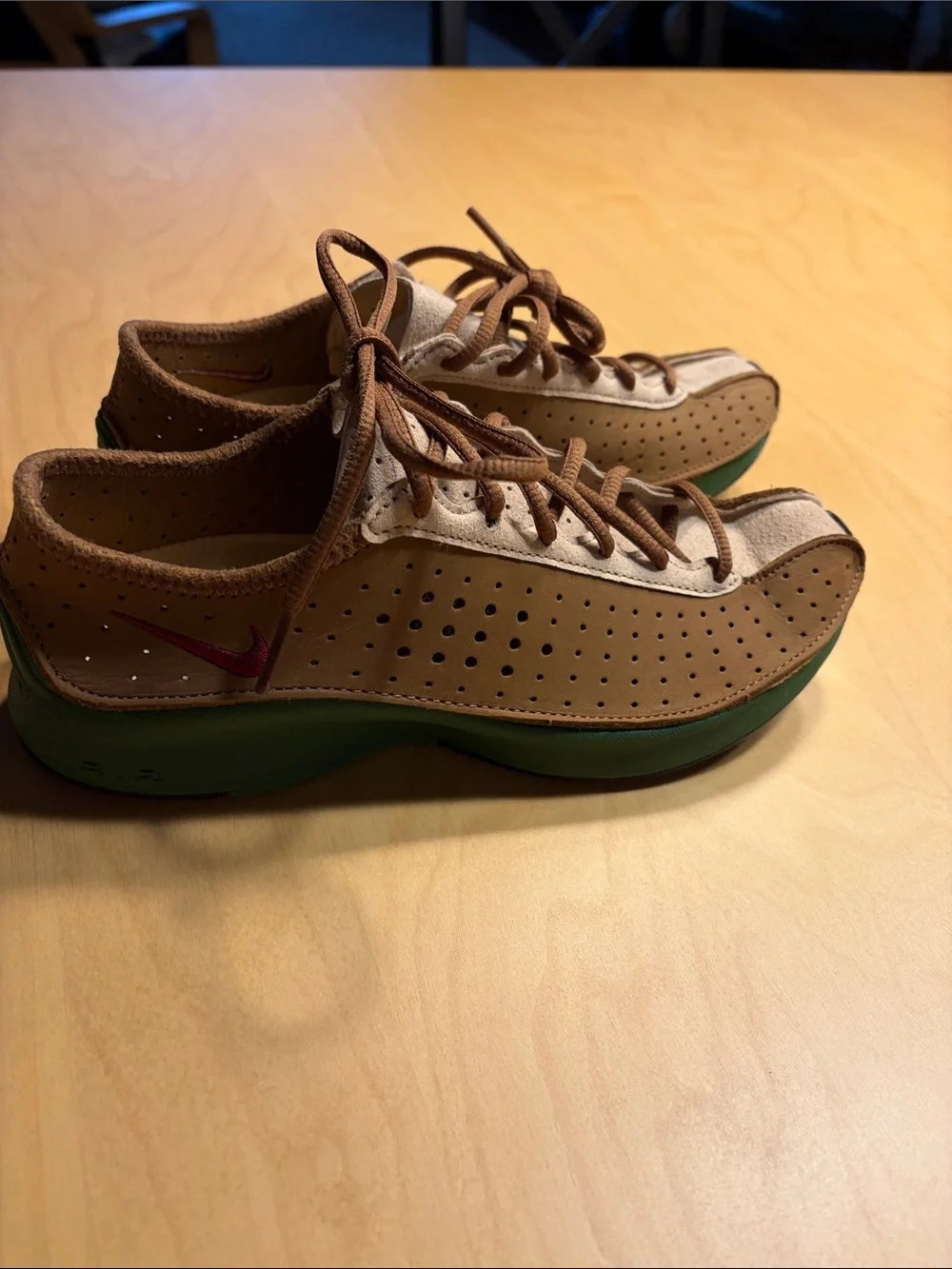 Nike Women’s air super fly Brown, Green & Red Athletic Shoe - Picture 3 of 7